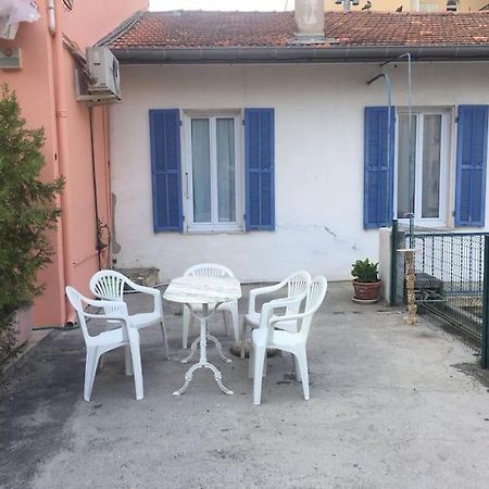 Calme Et Tranquillite Et Un Soupir Menton Exterior foto