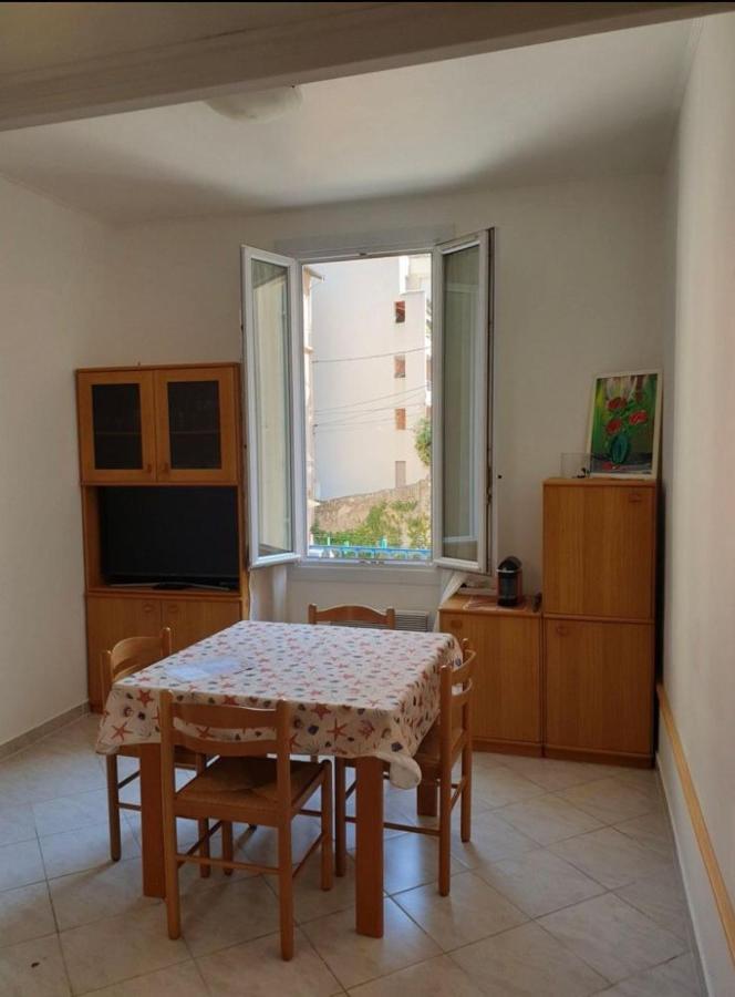 Calme Et Tranquillite Et Un Soupir Menton Exterior foto