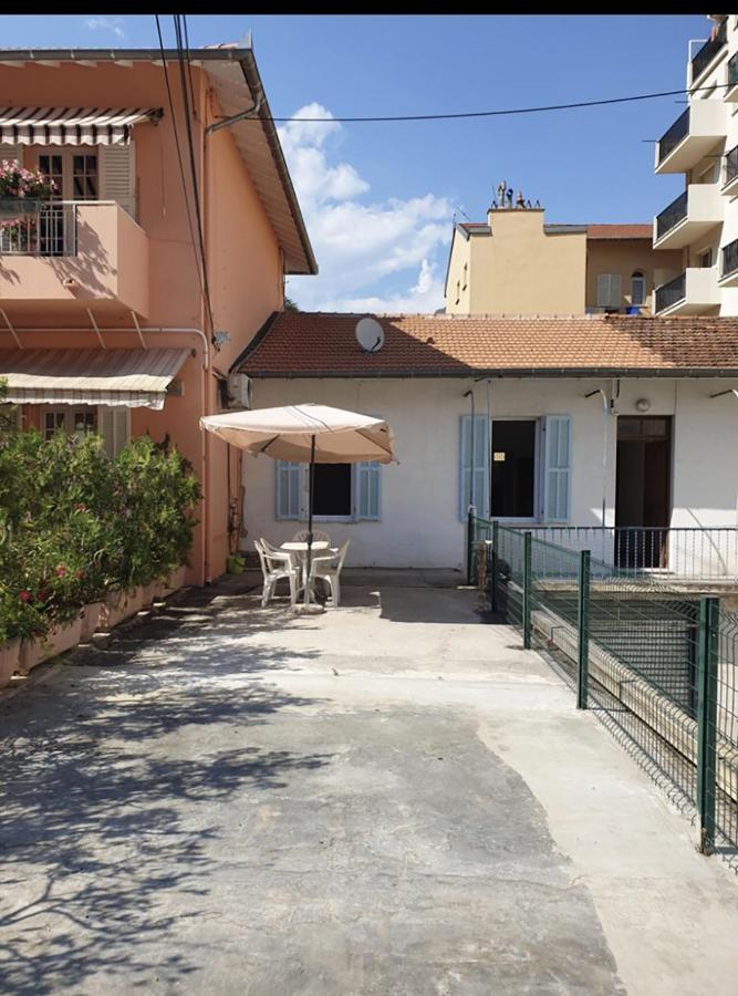 Calme Et Tranquillite Et Un Soupir Menton Exterior foto